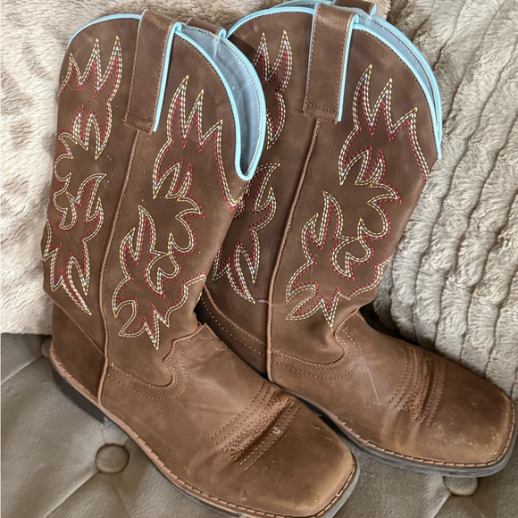 Shoes - Brown Western Cowboy Boots with Embroidered Design